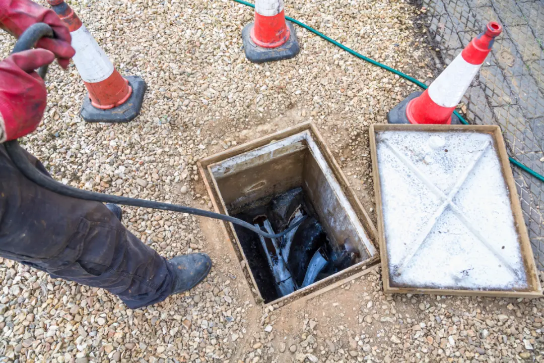 How to Tell if A Main Drain is Clogged